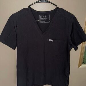 Figs Women’s Black V-Neck Tee & Jogger Bottoms